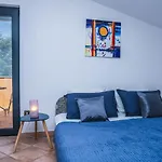 Irena Apartman *