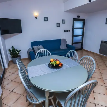 Irena Apartment *